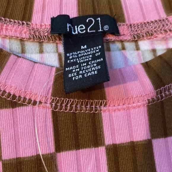 Rue 21 pink and brown checkered shirt size women’s medium NWOT never worn - Picture 6 of 6